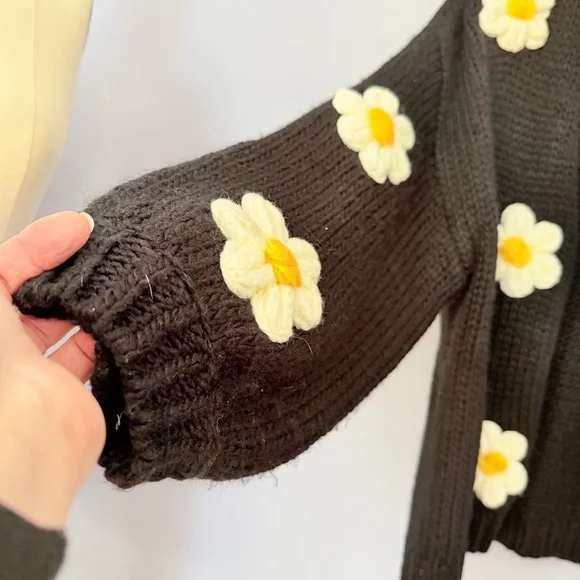Baevely 3D Flower Cardigan Black Cream Yellow Daisies Oversized L - Picture 8 of 10